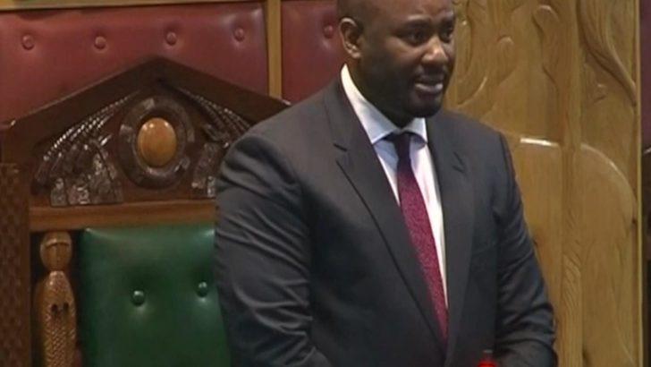 Meclise 5 aylık bebeğiyle geldi, zorla dışarı çıkarıldı G2