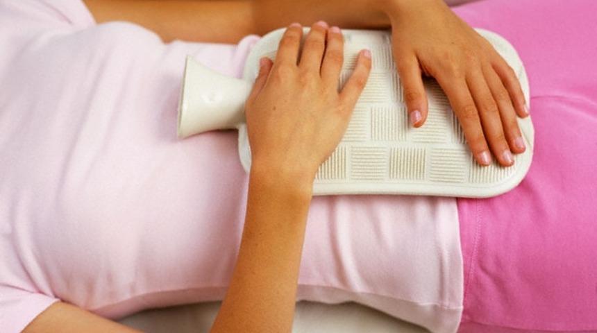 İ&ccedil;tiğiniz Anda Regl Ağrılarını Anında Yok Eden 8 Doğal &Ccedil;ay ve İ&ccedil;ecek