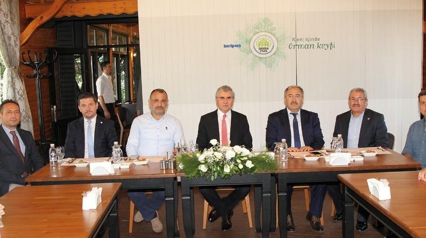 Başkan Y&uuml;ce A Milli Karate takımını ağırladı