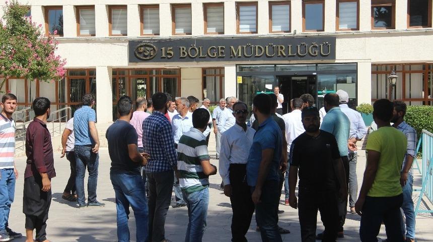 Ekinleri kuruyan &ccedil;ift&ccedil;ilerden a&ccedil;ıklama