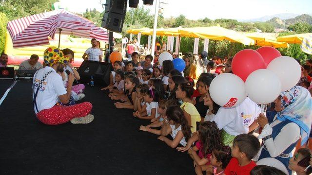 Salihli çocuk karnavalıyla şenlendi