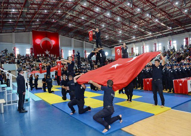 Arnavutköy Polis Okulu'ndan mezun olan 714 polis için tören düzenlendi