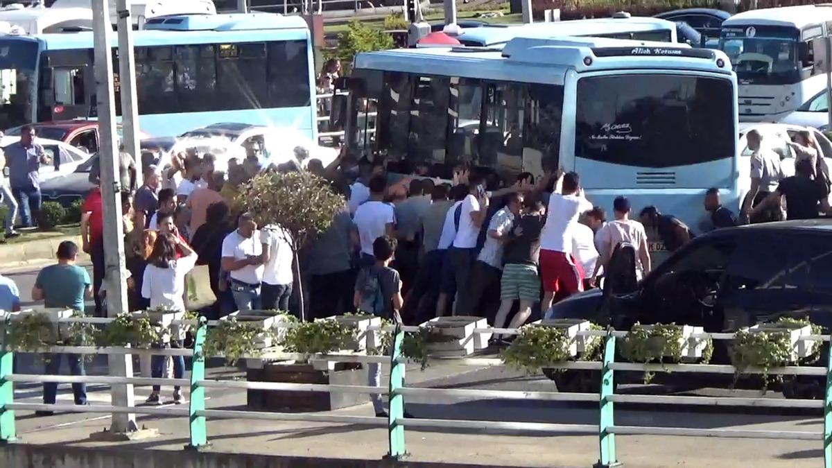 İndiği dolmuşun altında kalan yaşlı kadın hayatını kaybetti