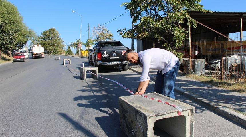 Arsasından ge&ccedil;tiği gerek&ccedil;esiyle yolu kapattı