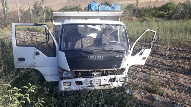 Tarım işçilerinin taşındığı minibüs ile kamyonet çarpıştı: 18 yaralı