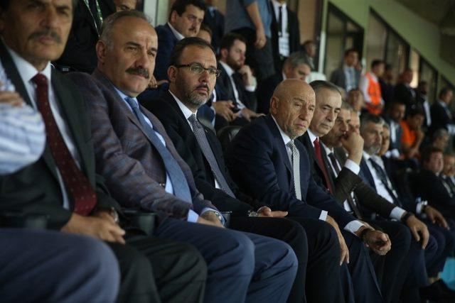 Bakan Kasapoğlu, Süper Kupa Finali için Eryaman Stadında