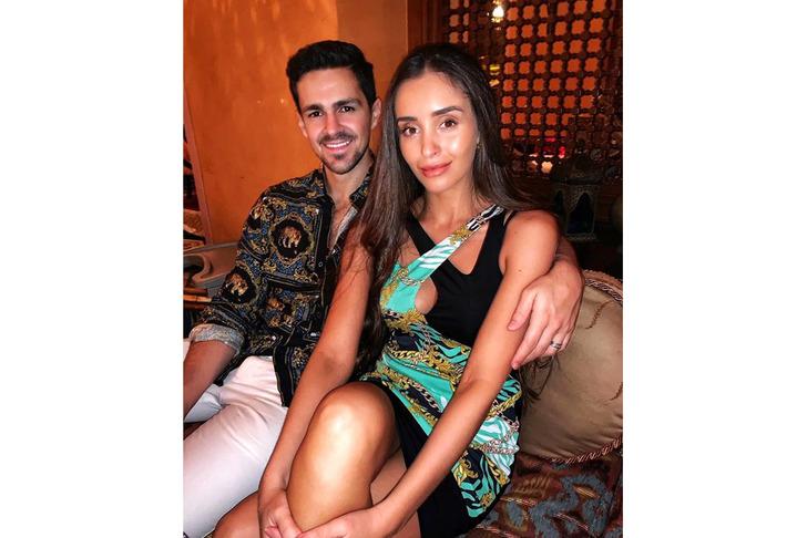 Güzel yıldızın kıyafetleri dudak uçuklattı! G1