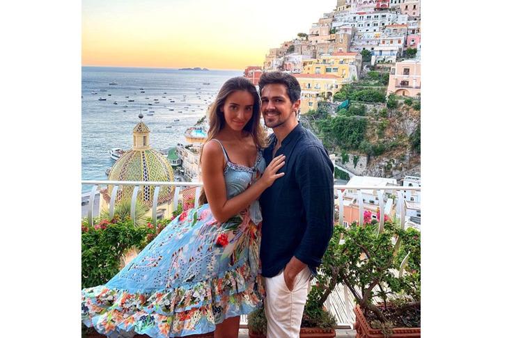 Güzel yıldızın kıyafetleri dudak uçuklattı! G2