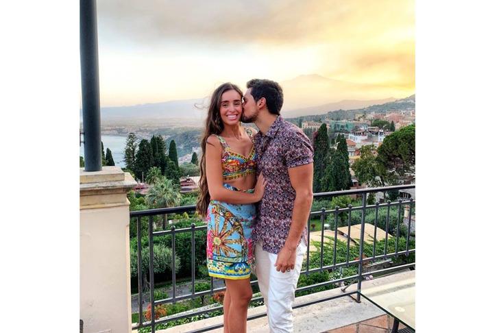 Güzel yıldızın kıyafetleri dudak uçuklattı! G4