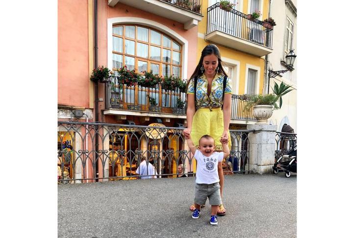 Güzel yıldızın kıyafetleri dudak uçuklattı! G5