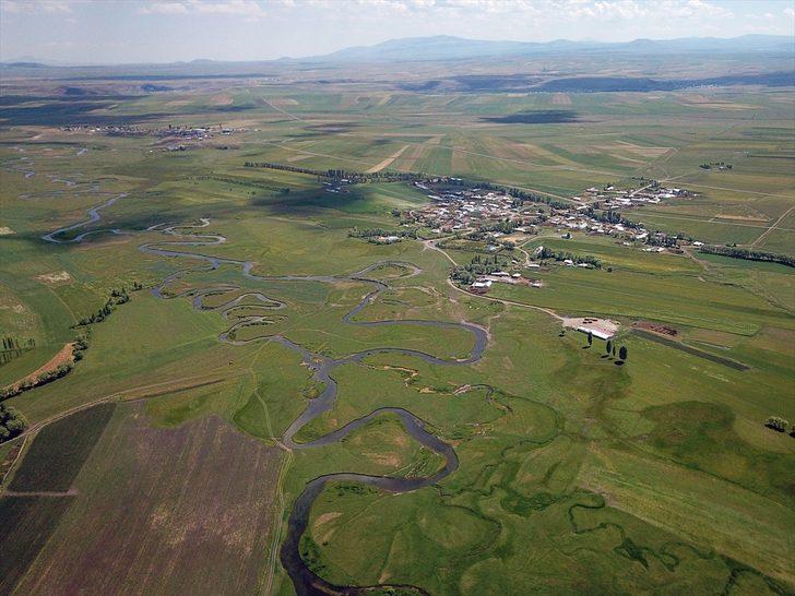 Kars'ta menderesler doyumsuz bir manzara sunuyor G2