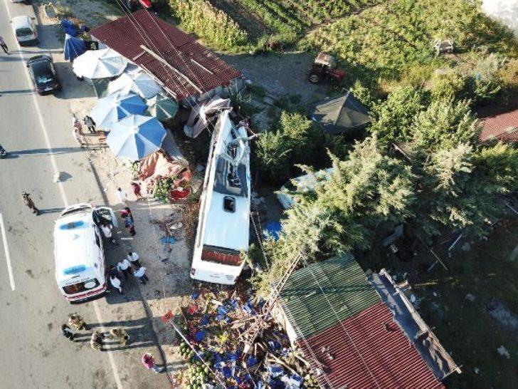 Son dakika! İstanbul'da otobüs kazası: Ölü ve yaralılar var G4