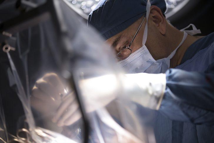 Parkinson hastasının beynine pil yerleştirildi G5