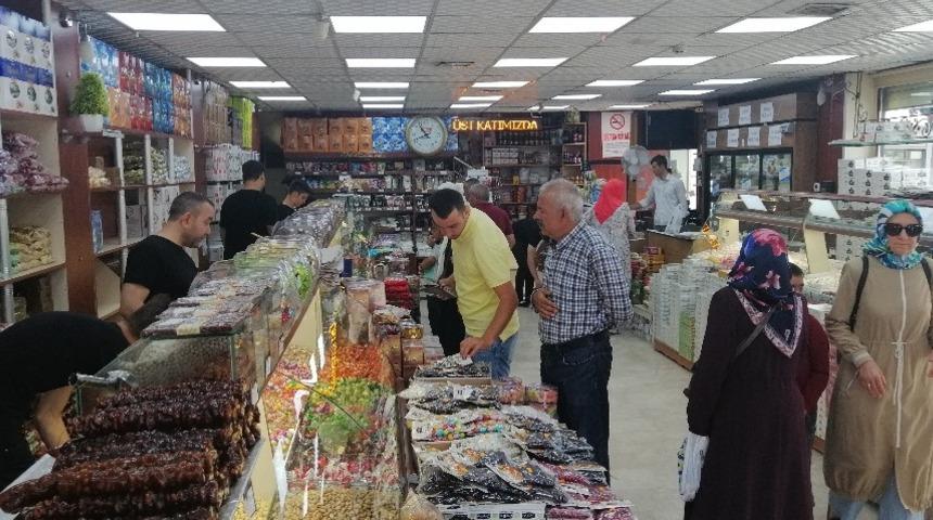 Vatandaşlara merdiven altı şeker uyarısı: “365 gün bu işi yapan yerlerden şekerlerinizi alın”