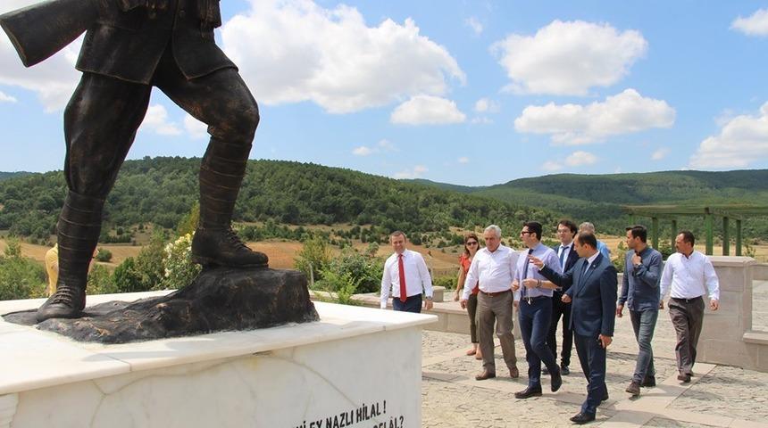Dumlupınar’da Zafer Bayramı öncesi hazırlıklar devam ediyor