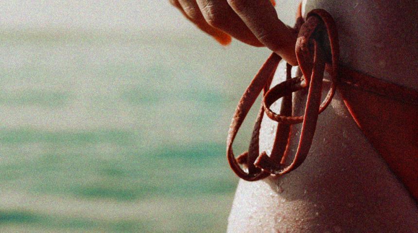 Plajda fit g&ouml;r&uuml;nmek i&ccedil;in 5 k&uuml;&ccedil;&uuml;k hareket