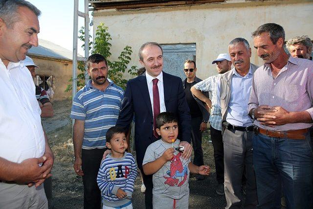 Vali Cüneyt Epcim, Danışment Köyü’nde sürdürülen asfalt çalışmalarını inceledi