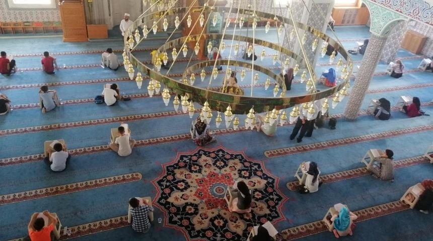 Yaz Kur&rsquo;an Kursu &ouml;ğrencileri bilgilerini tazeledi