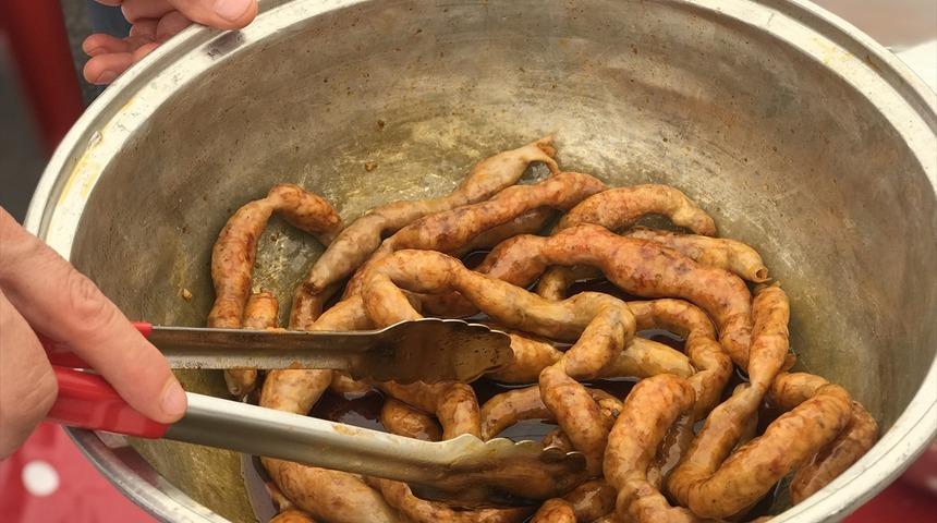 Eşinin iflası &uuml;zerine girişimci oldu, mumbar dolmasını iş fırsatına &ccedil;evirdi