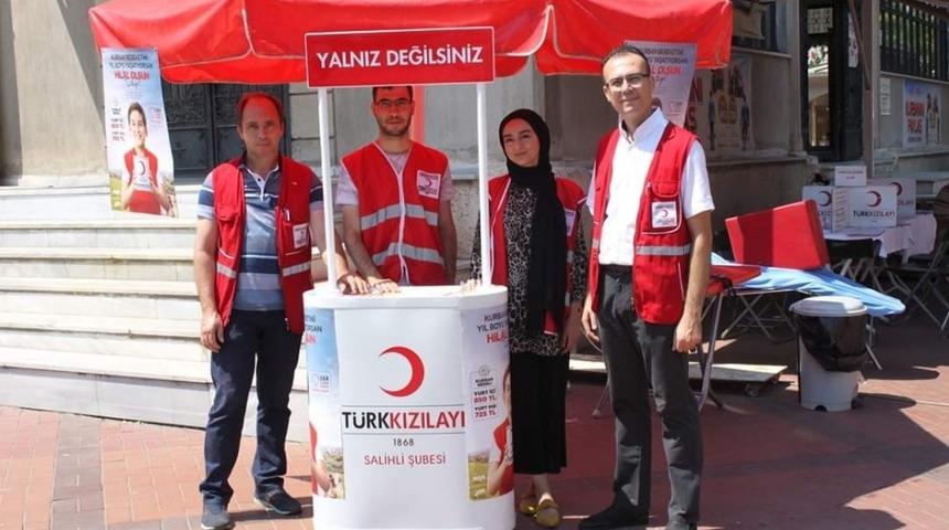 Salihli’de Kızılay kurban bağış standı açtı