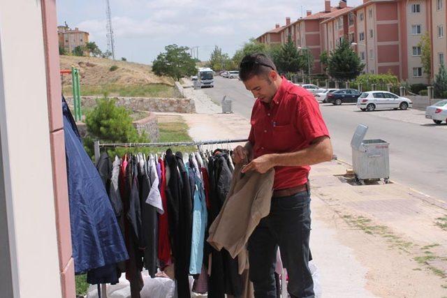 Muhtardan 'Giymediğin elbiseyi getir, ihtiyacın varsa bedava götür' kampanyası