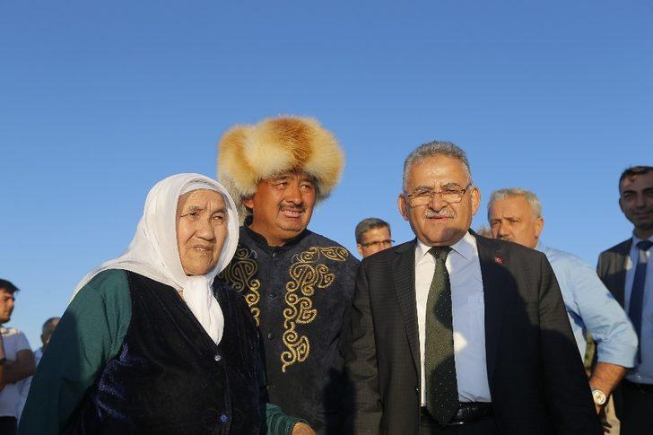 Başkan Büyükkılıç yeraltı müzesinde G2