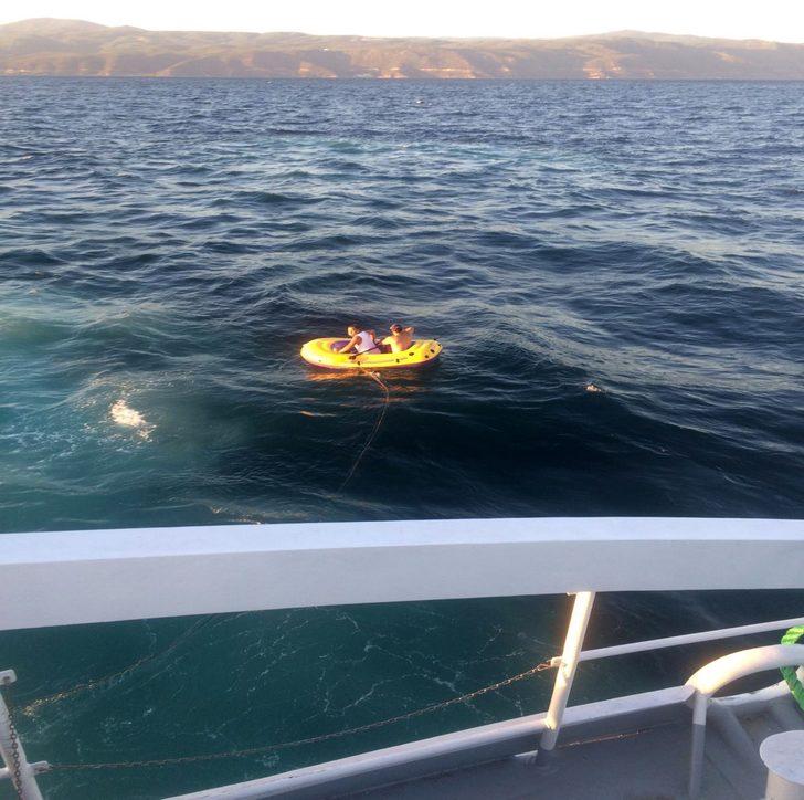 Marmara'nın ortasında şişme oyuncak botla 5 saat kurtarılmayı beklediler G3