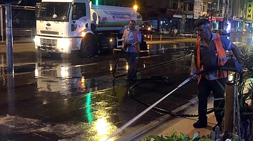 B&uuml;y&uuml;kşehir Belediyesi Serik sokaklarını temizledi
