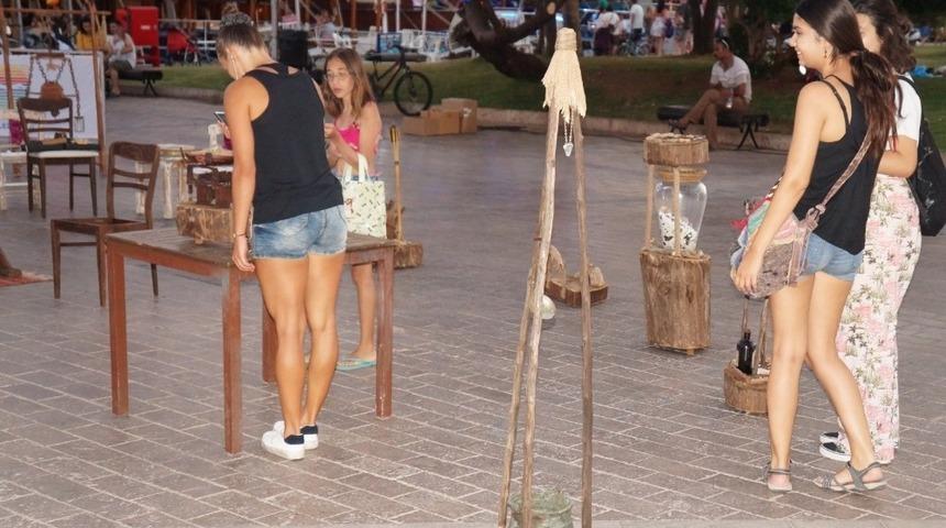 “Biz Atık Değiliz” sergisine yoğun ilgi