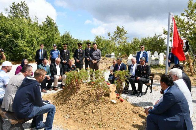 Vali Kaymak şehit binbaşının ailesine ’Şehadet Belgesi’ni teslim etti