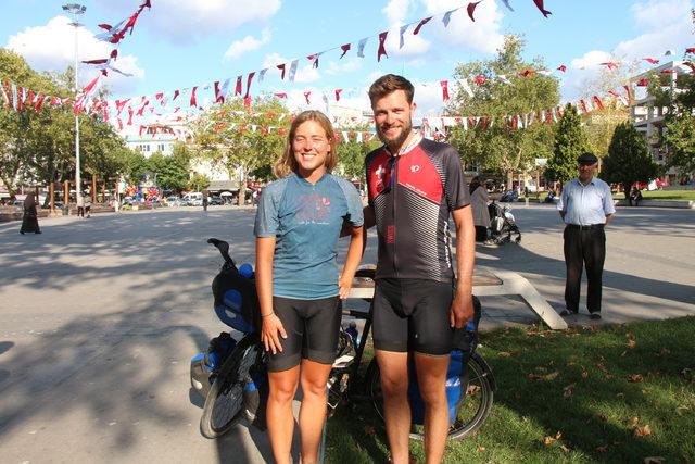 Bisikletle 8 bin kilometre pedal çevirip, Türkiye'ye geldiler