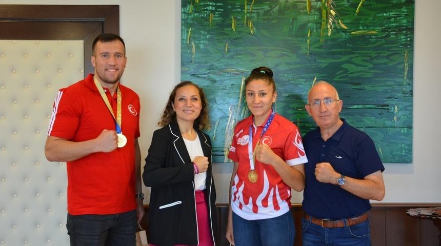 Dünya şampiyonlarından Rektör Çakar’a ziyaret