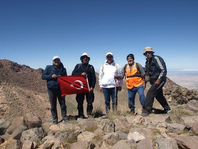 Kayserili dağcılar, Hasan Dağı’nın zirvesinde