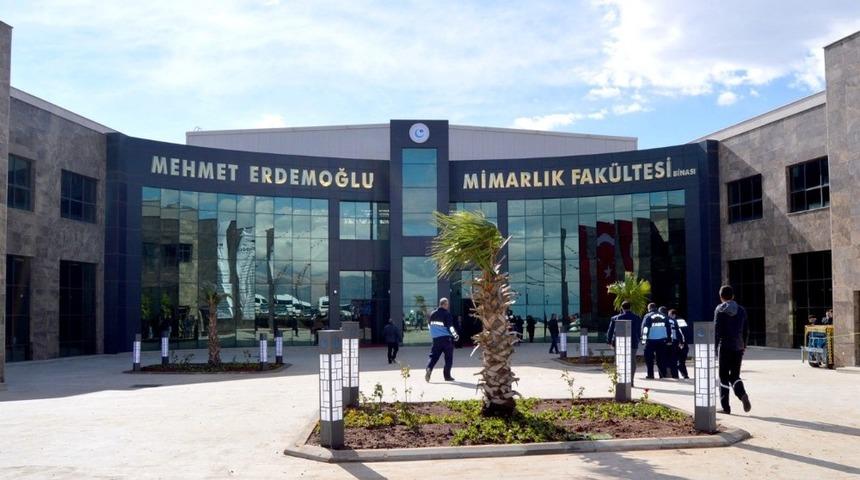 Besni Mimarlık Fak&uuml;ltesinde okuyan &ouml;ğrencileri burs