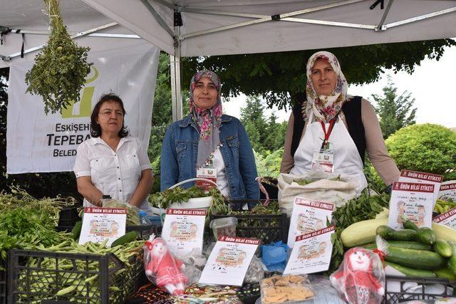 Kadın üreticiler Arife Günü de Eskişehirlilerin hizmetinde