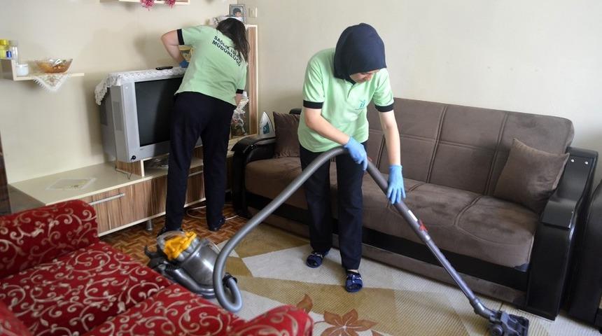 İhtiya&ccedil; sahibi vatandaşların evlerinde bayram temizliği, bakım ve onarım &ccedil;alışması