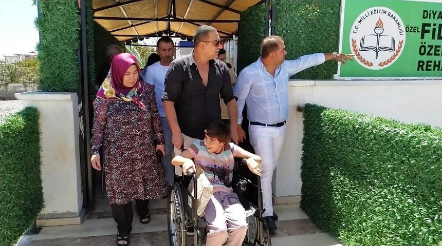 Berdan Mardini, Diyarbakır&rsquo;da &ouml;zel eğitim ve rehabilitasyon merkezini ziyaret etti