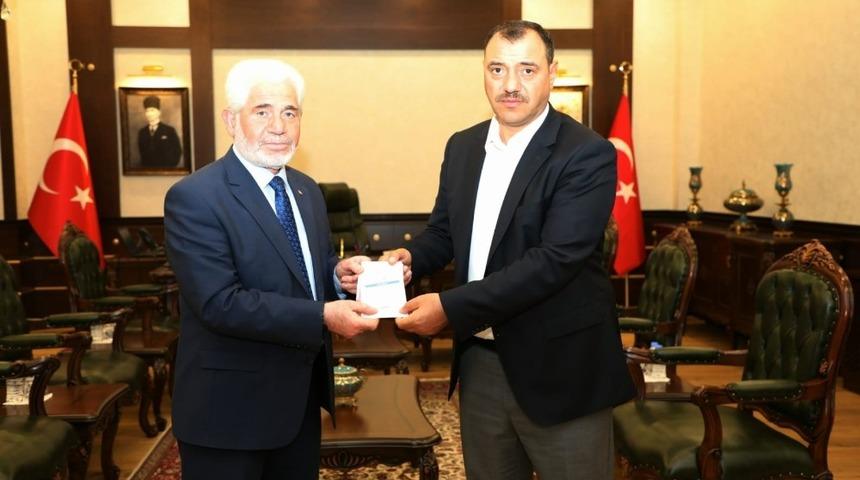 Vali Kaldırım&rsquo;dan kurban bağışı