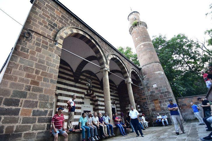 Eğitimciler, Ahlat’ın tarihi mekanlarını gezdi G2