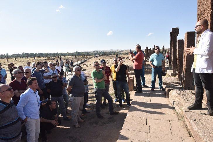 Eğitimciler, Ahlat’ın tarihi mekanlarını gezdi G4