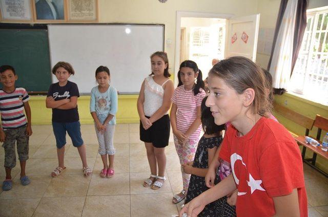 Kuşadası Belediyesi tiyatro eğitimini çocukların ayağına götürüyor