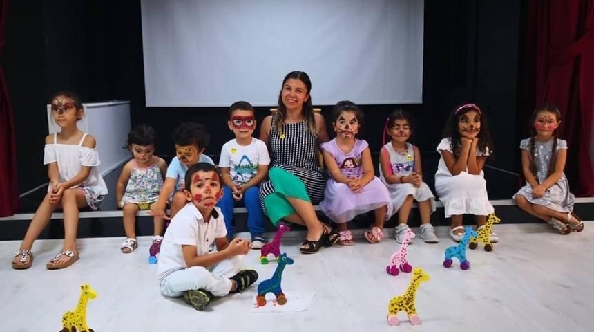 K&uuml;t&uuml;phanede hayat var.