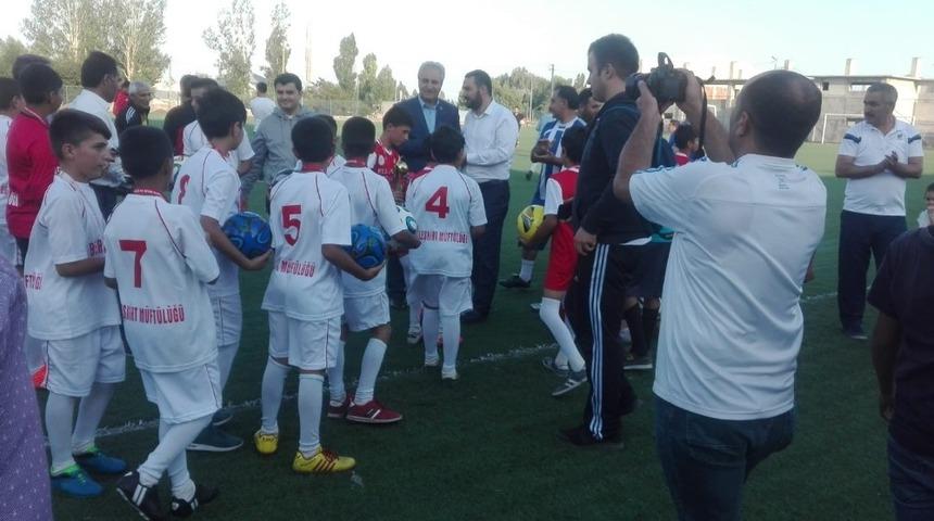 Kuran kursları arasında d&uuml;zenlenen futbol turnuvası final ma&ccedil;ı ile sona erdi