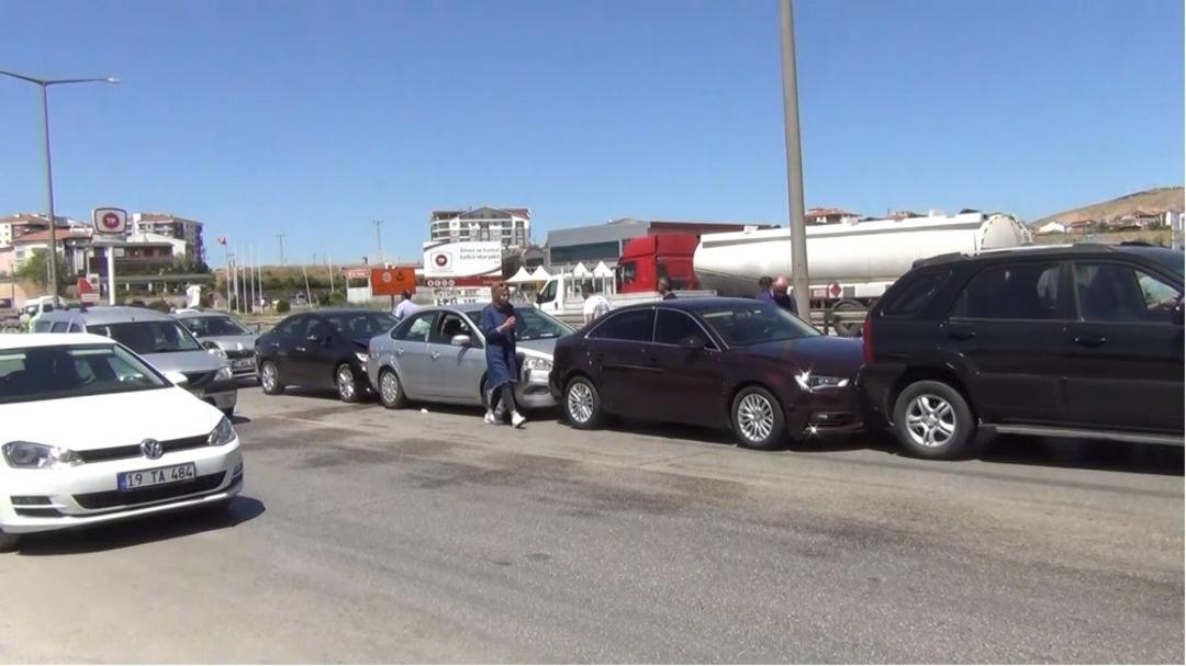 Kırıkkale&rsquo;de 6 ara&ccedil;lı trafik kazası: 3 yaralı