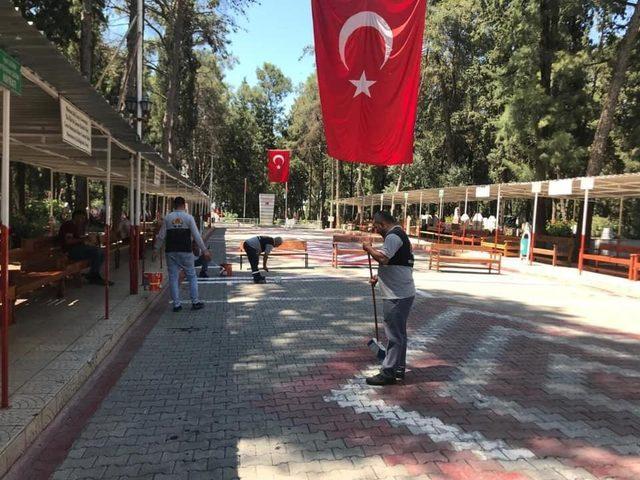 Ceyhan’da ibadethanelerde ve mezarlıklarda bayram temizliği