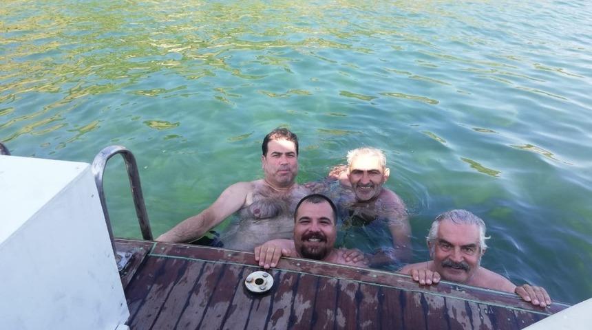 Sinemanın &uuml;nl&uuml; ismi 10 yıl sonra denize girdi