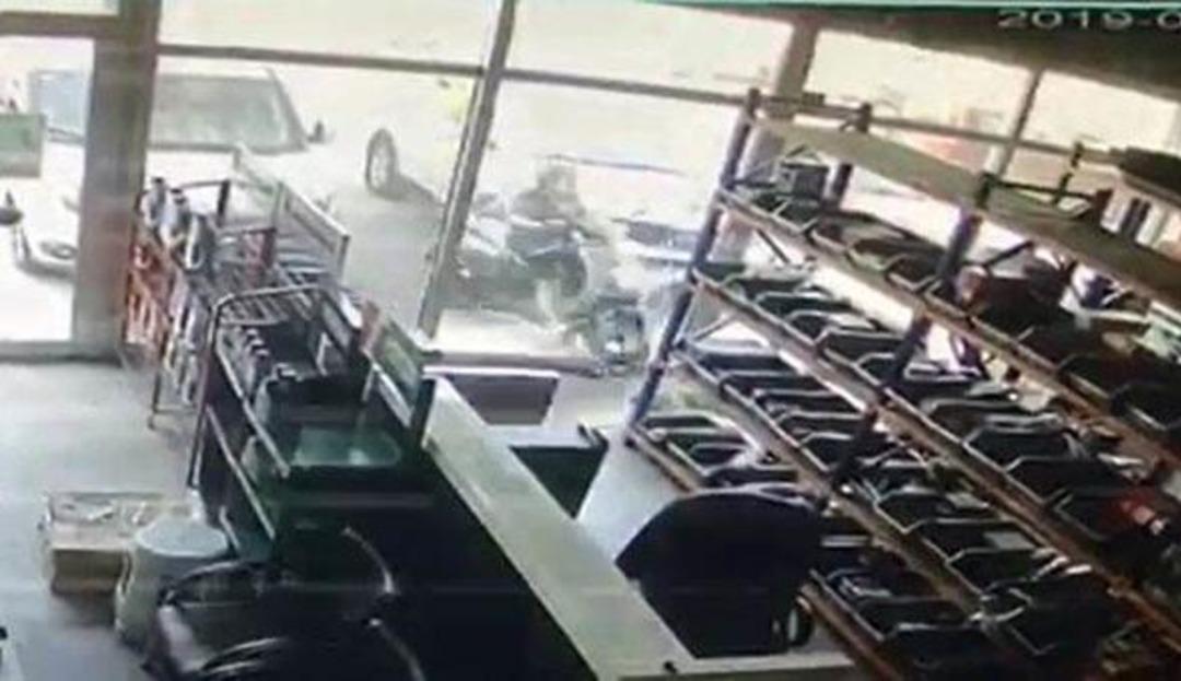 Denizli'de b&uuml;y&uuml;k panik! Depremin ardından ilk g&ouml;r&uuml;nt&uuml;ler