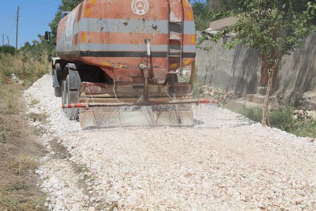 Haliliye kırsalında yol yapım çalışmaları sürüyor