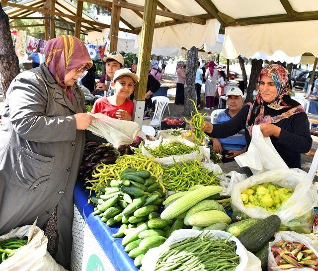 İzmirliler üretici pazarını çok sevdi