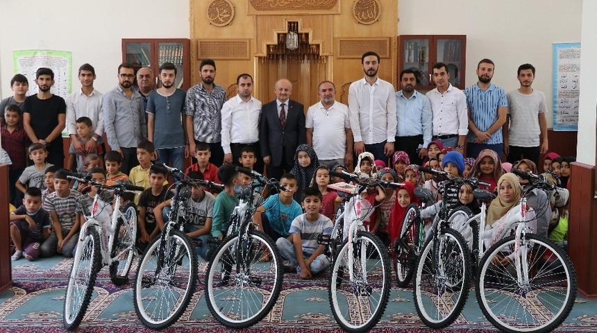 Yaz Kuran Kurslarını başarıyla bitiren &ouml;ğrencilere &ouml;d&uuml;l